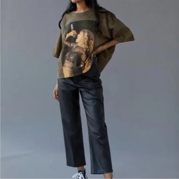 Red (Taylor’s Version) Urban Outfitters Crop - Picture 2 of 5